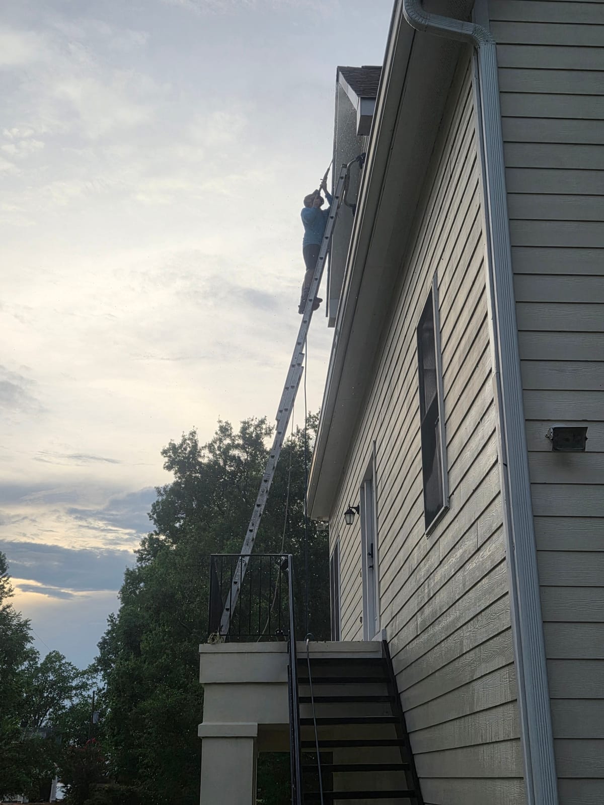 Roof Cleaning Without Pressure Washing: Why Soft Washing Is Safer for Shingles
